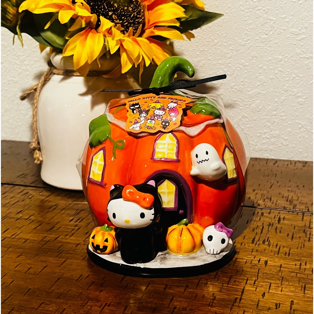 New Hello Kitty and friends Halloween pumpkin